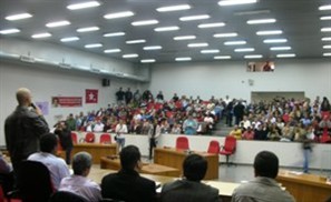 Partidos de Maringá entregam manifesto na Câmara para defender aumento de vereadores